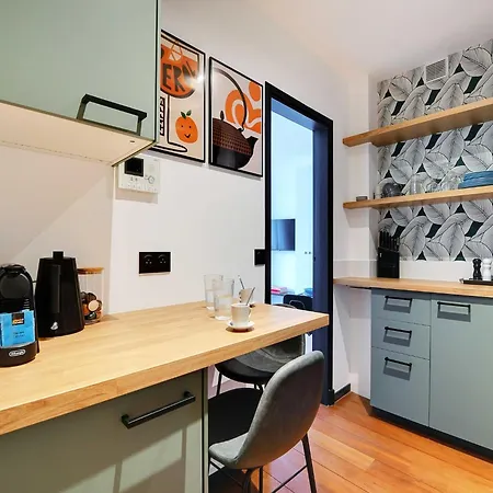 8e - Refait A Neuf - 4eme Etage Avec Ascenseur * Paris