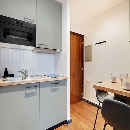8e - Refait A Neuf - 4eme Etage Avec Ascenseur * Paris